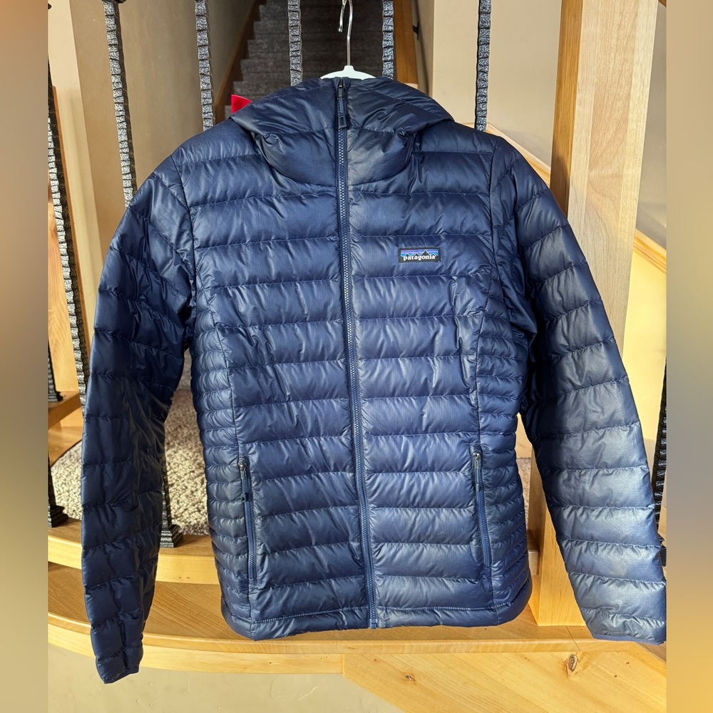 Women’s Patagonia Down Sweater Jacket

Size: Medium
Color: Navy